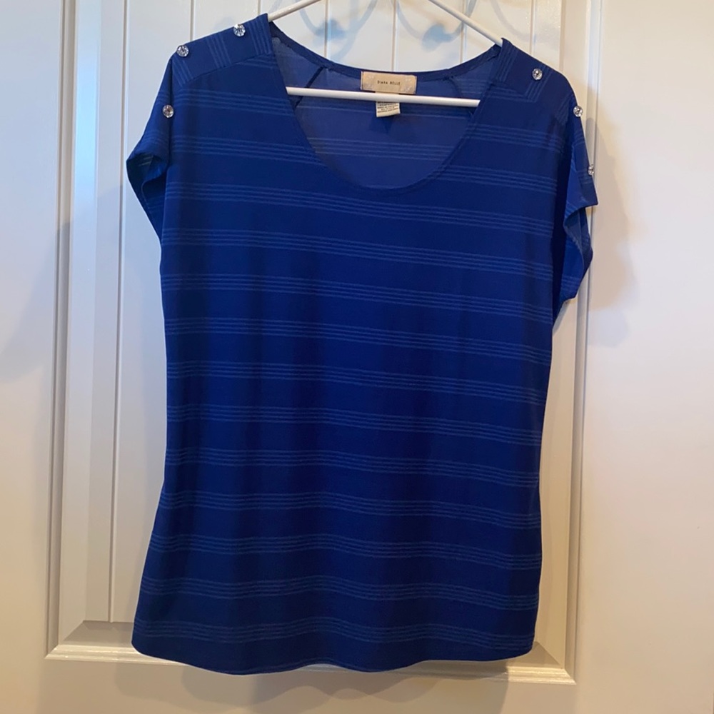 Beautiful Women’s Short Sleeve Top Size M